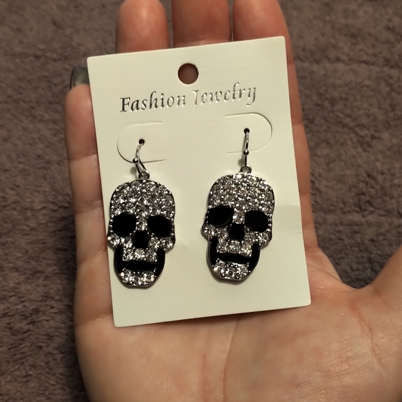 🆕☠Rhinestone Skull Design Drop Earrings - Picture 5 of 6